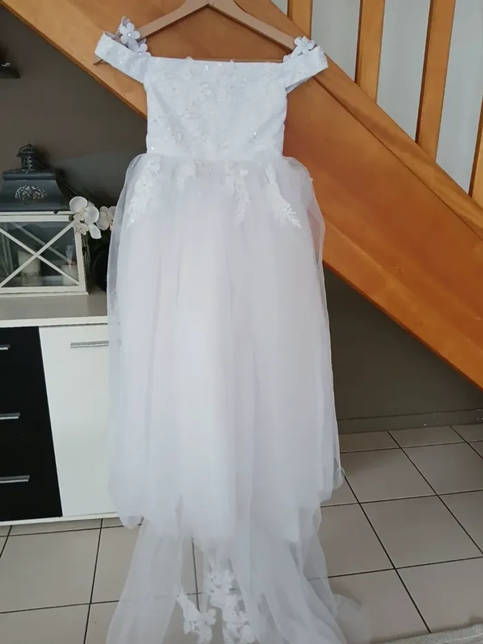 Magnifique Robe de demoiselle d'honneur en dentelle et tulle pailletée Taille 6 ans🌿💝 - photo numéro 3