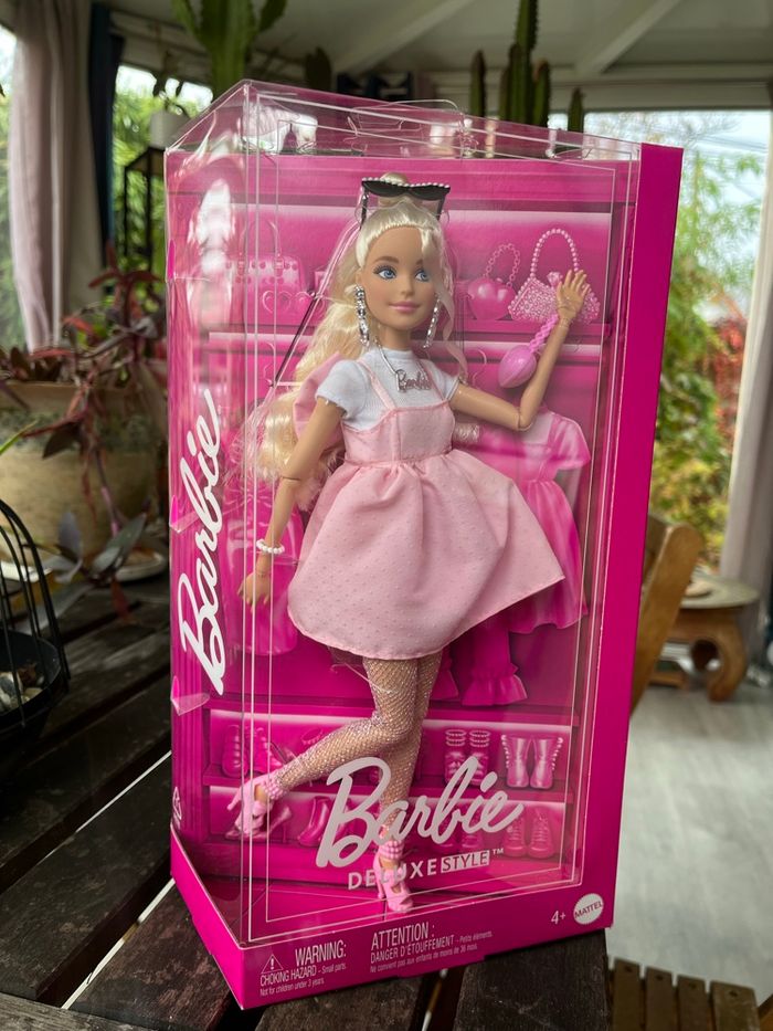 Barbie deluxe style rose neuf