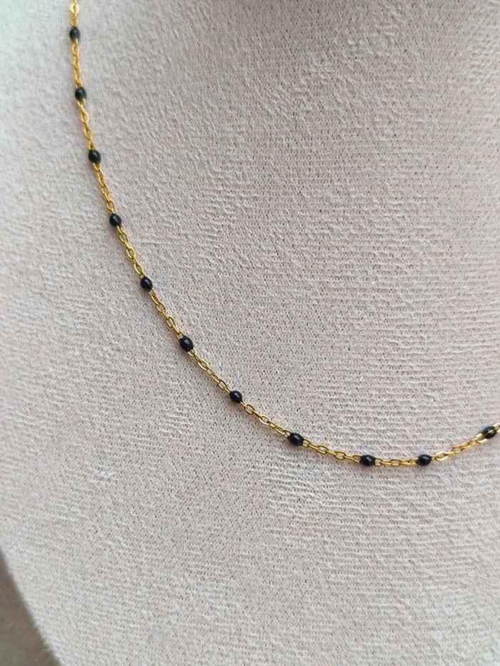 Collier doré avec perles rondes noires - photo numéro 6