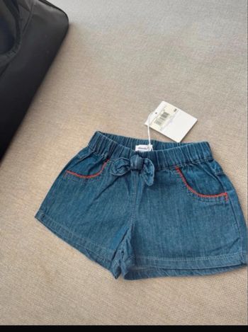 Vends short absorba neuf avec étiquette taille 6 mois