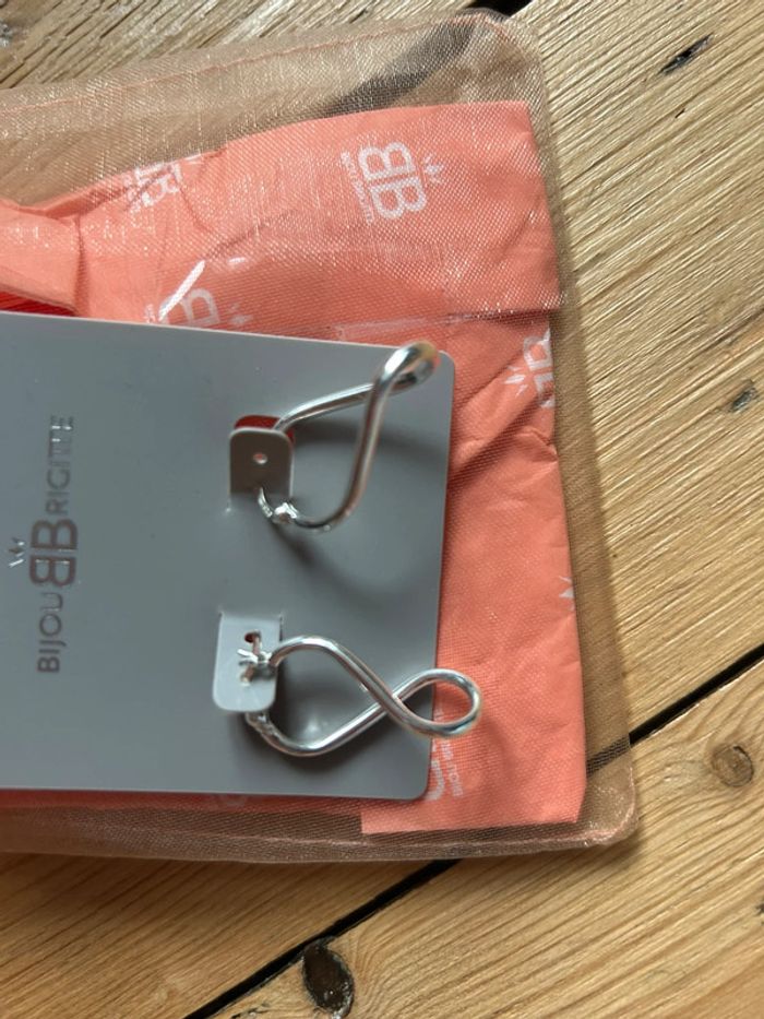 Boucle d’oreille neuve - photo numéro 3