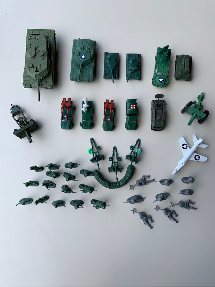 Lot de soldats et véhicules militaires vintage – figurines + chars + avion - photo numéro 2