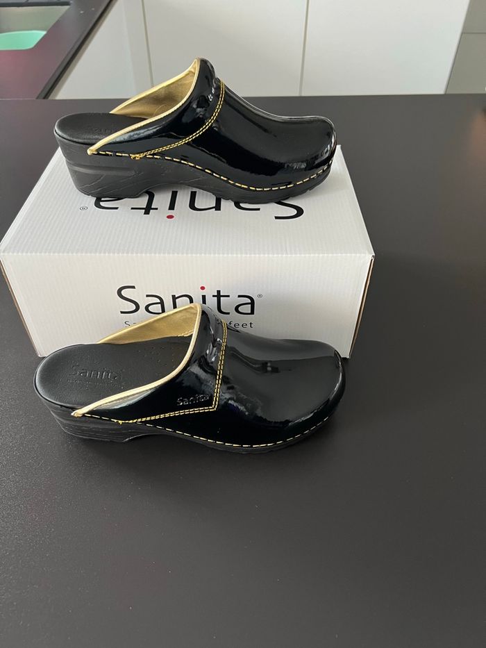 Sabot sanita noir brillant bordure or 35 neuf - photo numéro 2