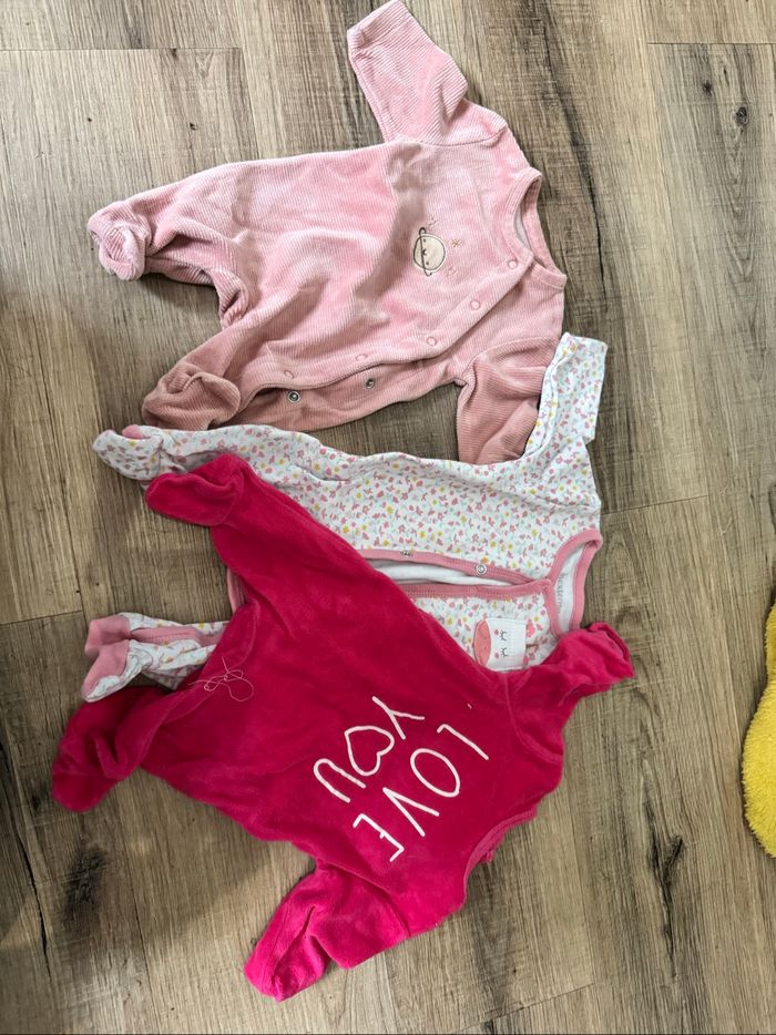 Lot taille 1 mois - photo numéro 2