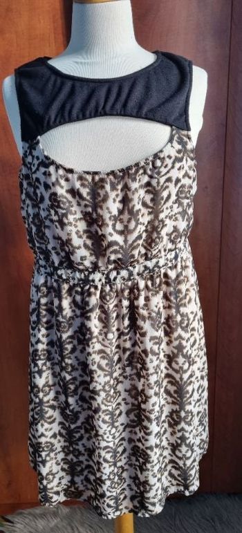 Robe à motifs ouvert à la poitrine taille 48