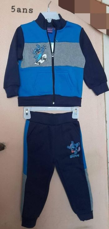 Ensembles joggings moltoner neufs