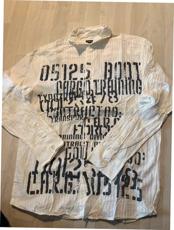 Chemise blanche take à look 41/42 manches longues avec des écritures très bon état