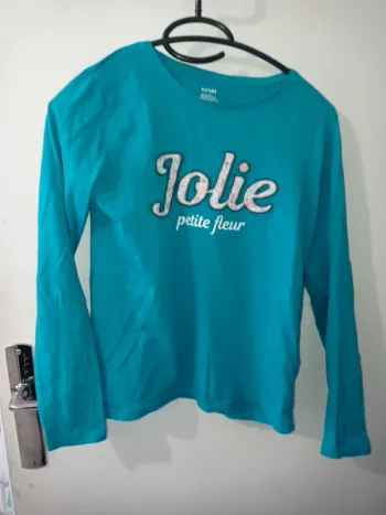 T-shirt manche longue bleu avec motifs