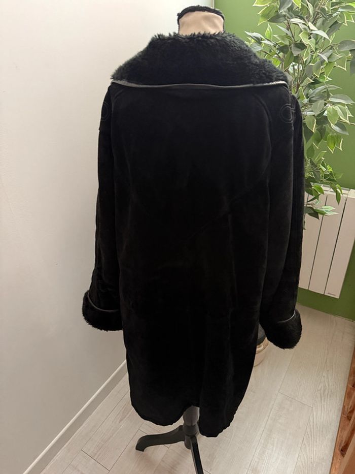 Long manteau en cuir et fausse fourrure vintage Taille 42 - photo numéro 2