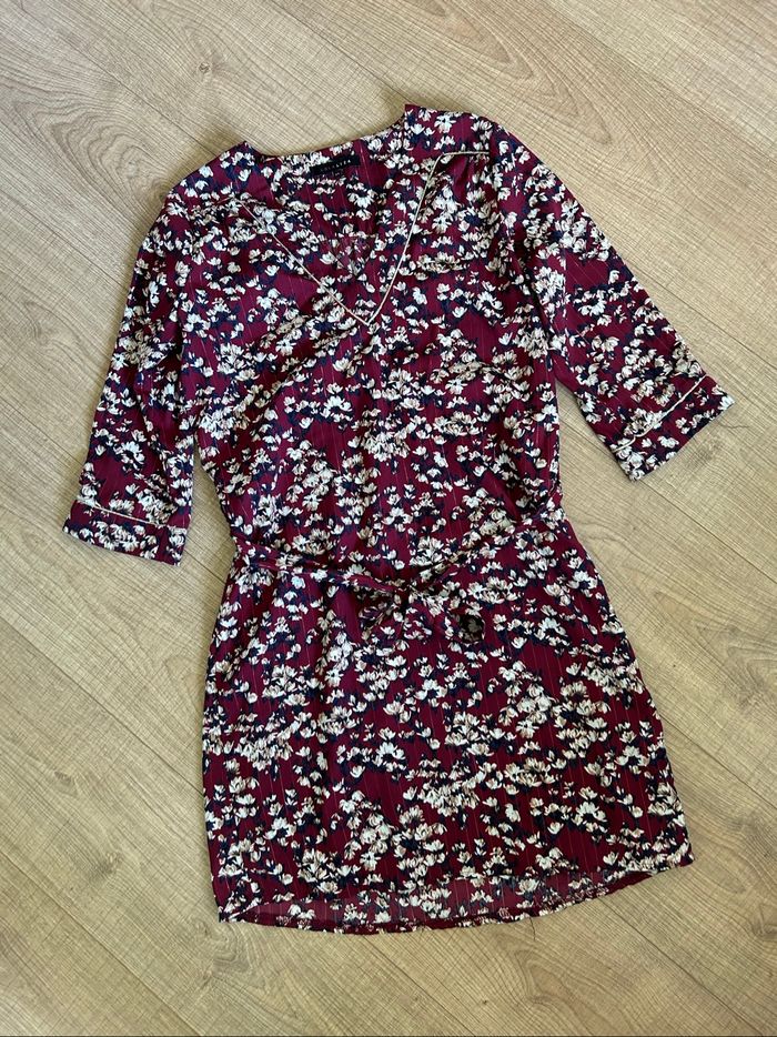 Robe bordeaux et fleurie LolaLiza taille 34 jamais portée - photo numéro 7