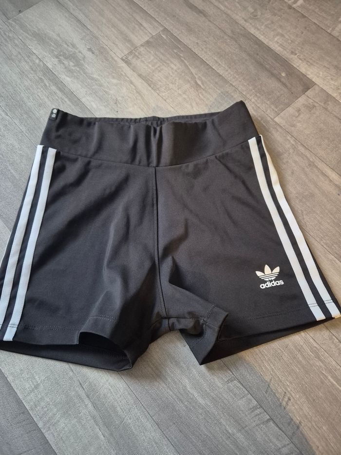 Short Adidas moulant taille haute S neuf - photo numéro 2