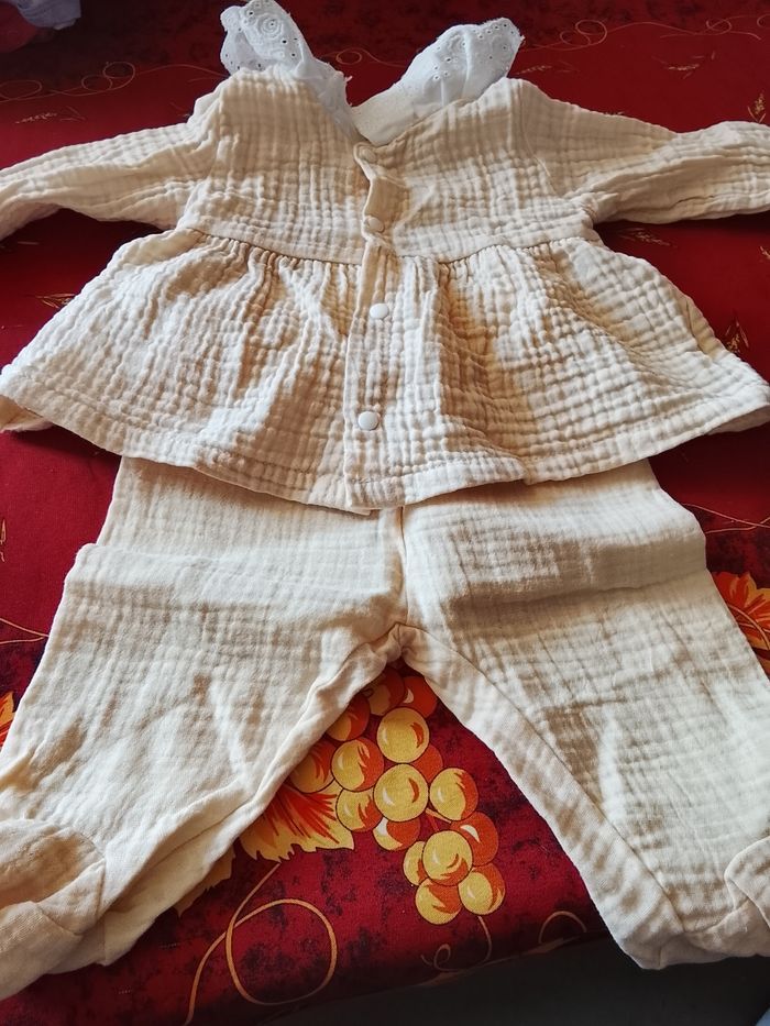 Pyjama 1 mois fille - photo numéro 2