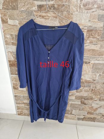 1 robe couleur bleu  marque etam taille 46