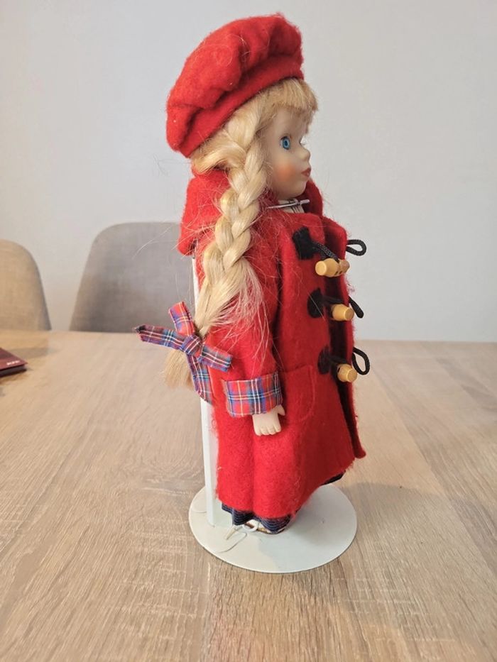 Poupee en porcelaine - photo numéro 8