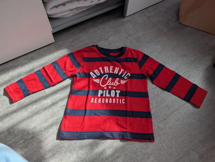 T-shirt à manches longues rayés garçon 4 ans comme NEUF