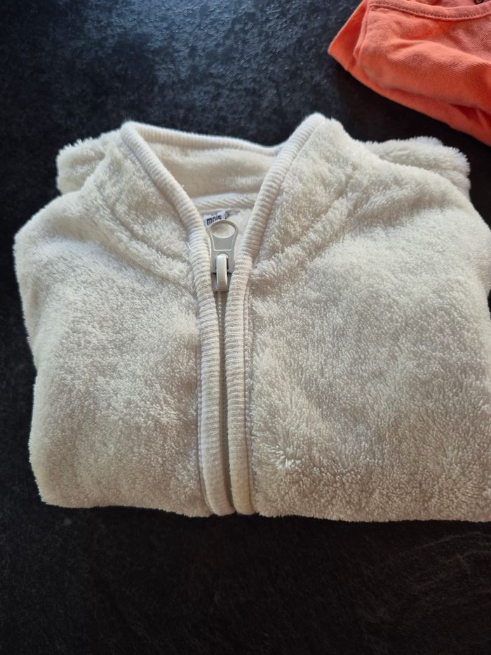 1 tee-shirt et 1 gilet - photo numéro 3