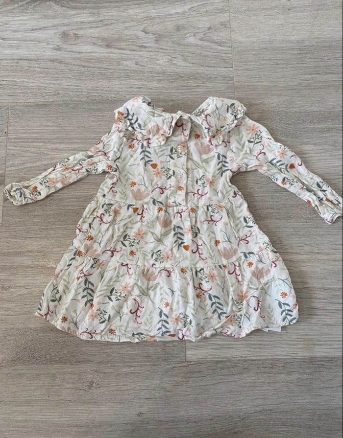 Robe manches longues à motifs avec col