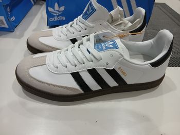 Paire de baskets Adidas samba T40 neuves emballées