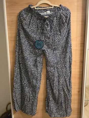 Pantalon fluide à petites fleurs !  neuf !
