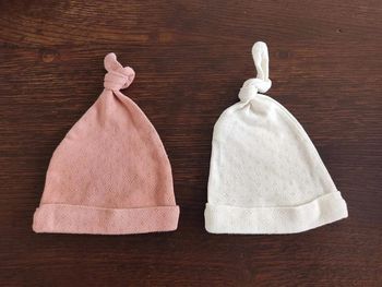 Lot de 2 bonnets de naissance de marque Vertbaudet taille 0 - 1 mois