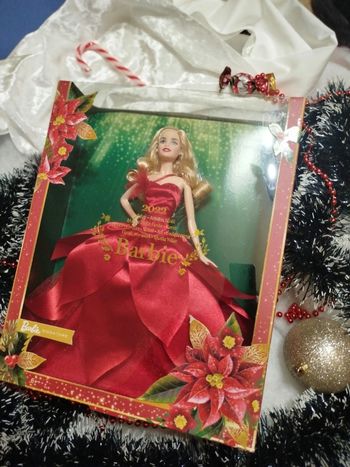 Barbie Holiday 2022 - Barbie signature