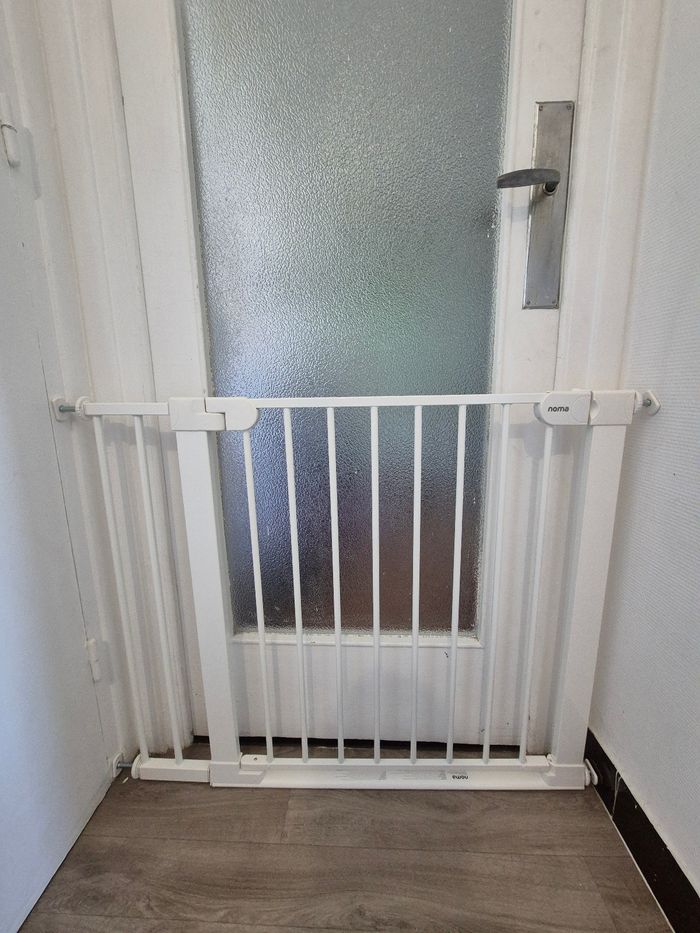 Barrière de sécurité bébé Noma + extension – état neuf