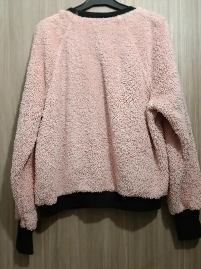Pull rose et noir tout doux - photo numéro 4