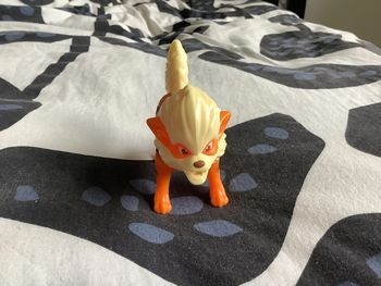 Figurine Pokémon arcanin Burger King