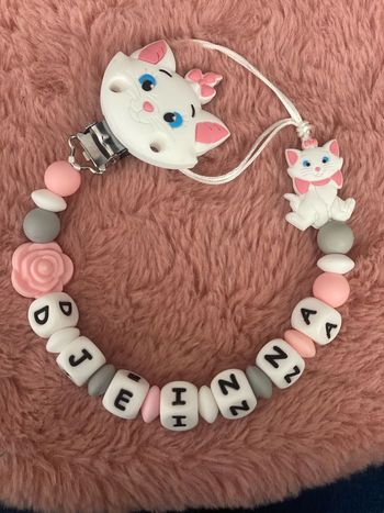 Attache tétine Marie