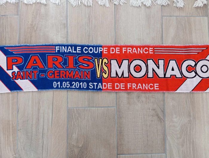Écharpe vintage Paris SG vs Monaco finale CDF 2010 - photo numéro 2