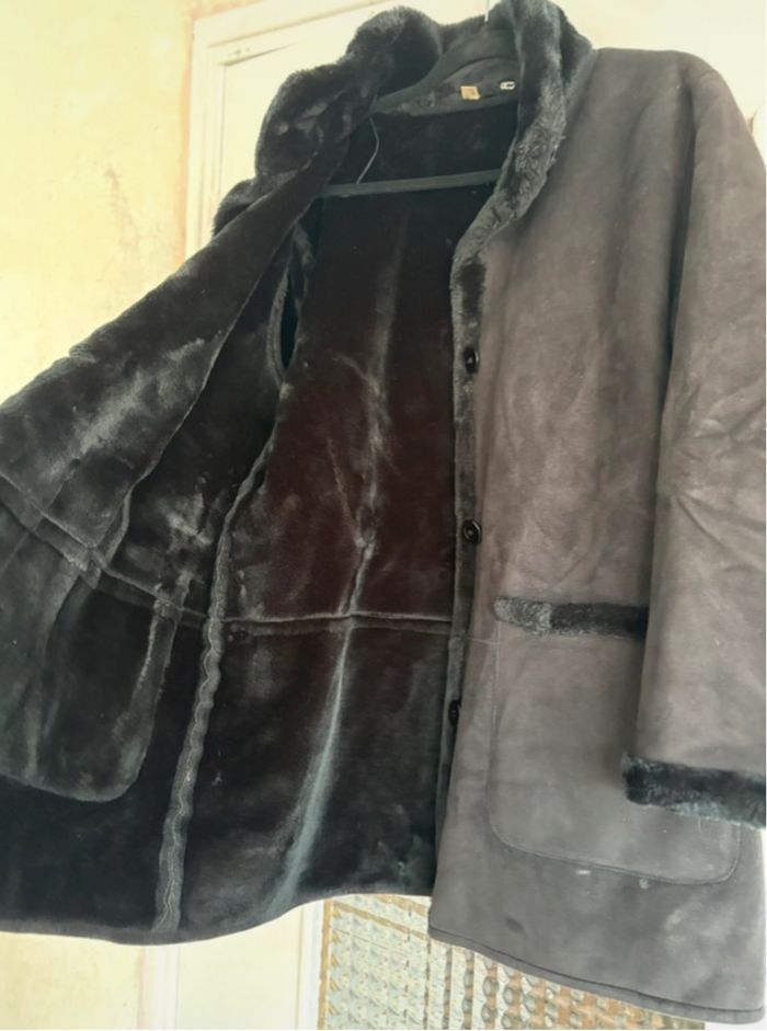 Manteau avec fourrure à l’intérieur