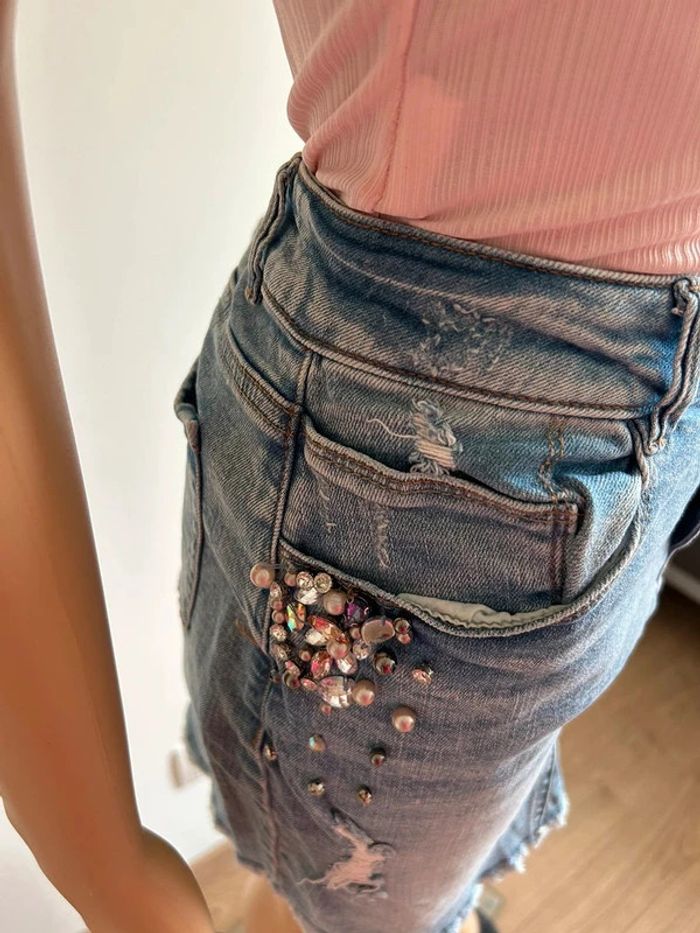 Jupe en jean bleu avec strass et perles Morgan taille 38 TBE - photo numéro 5