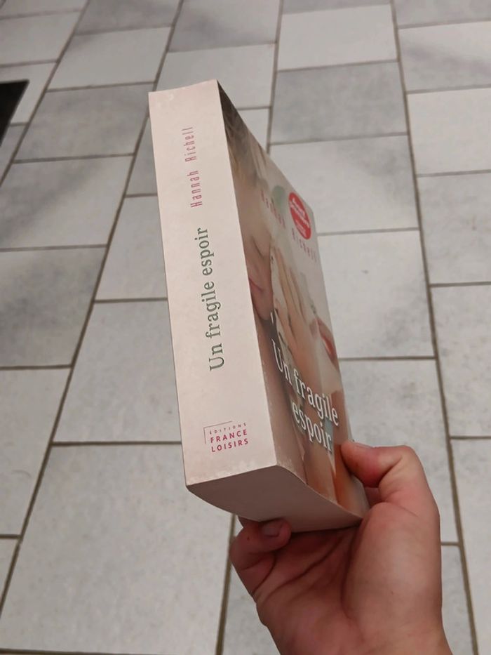 Livre un fragile espoir - photo numéro 2