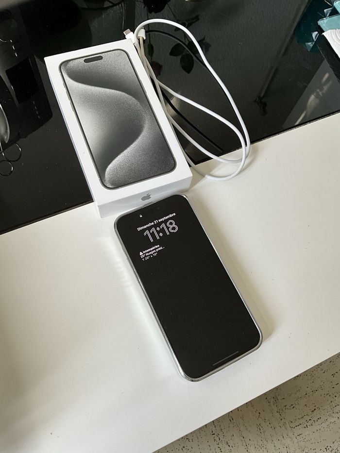 i P h o n e 15 pro max - photo numéro 3