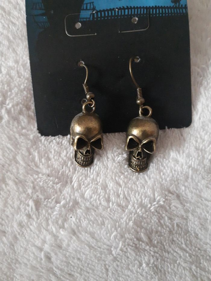 Boucles d oreilles tête de mort - photo numéro 2