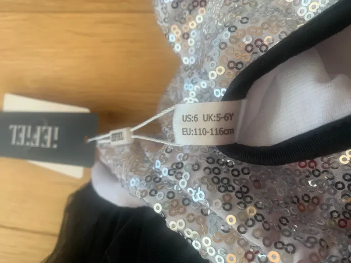 Robe de danse avec gants blancs 5-6ans - photo numéro 6