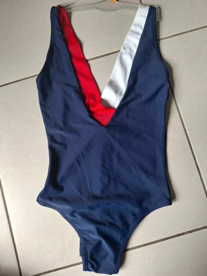 Maillot de bain une pièce femme Taille 40 neuf