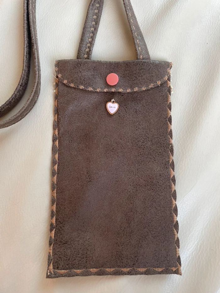 Joli pochette sac bandoulière pour 📞 portable neuve en suédine marron - photo numéro 12