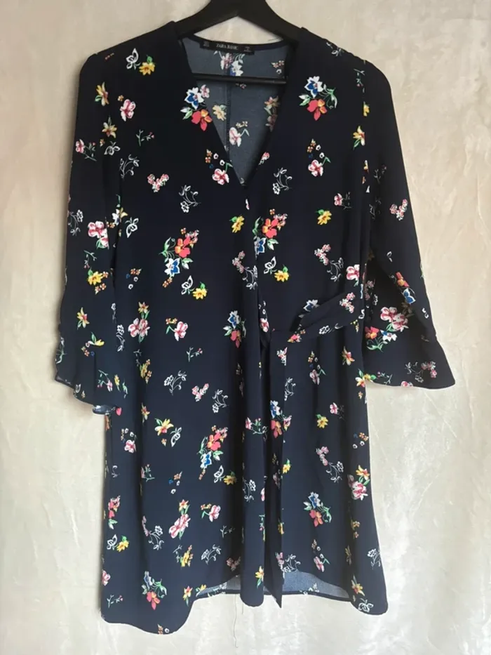 robe à motif fleurie cache cœur taille S zara