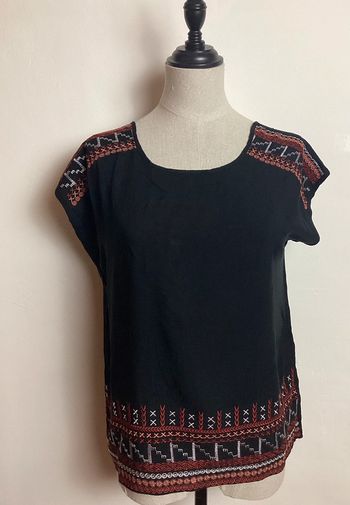 Blouse noire avec broderies 3 Suisses 38