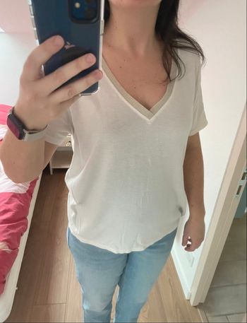 Tee-shirt blanc avec lisière dorée