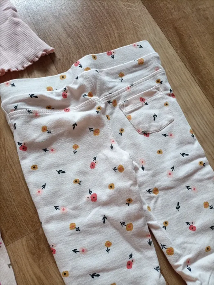 Ensemble t-shirt manches courtes et deux legging 12 mois - photo numéro 6