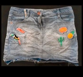 Jupe en jean avec patch fantaisie