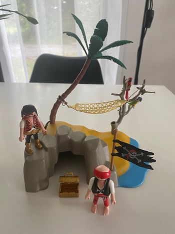 Playmobil île de pirates 