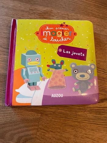 Livre cartonné Mon premier imagier à toucher Les jouets