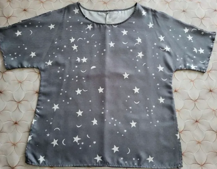 Haut gris  à  imprimé  étoilé femme taille 2XL