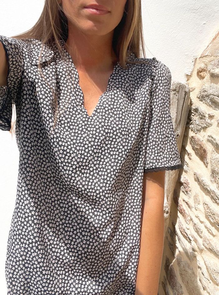 🌟 Robe manches courtes à dentelle noir et blanche à fleurs - photo numéro 2