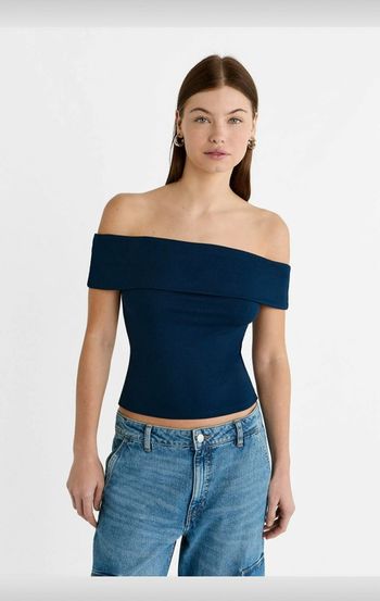 Haut off the shoulder