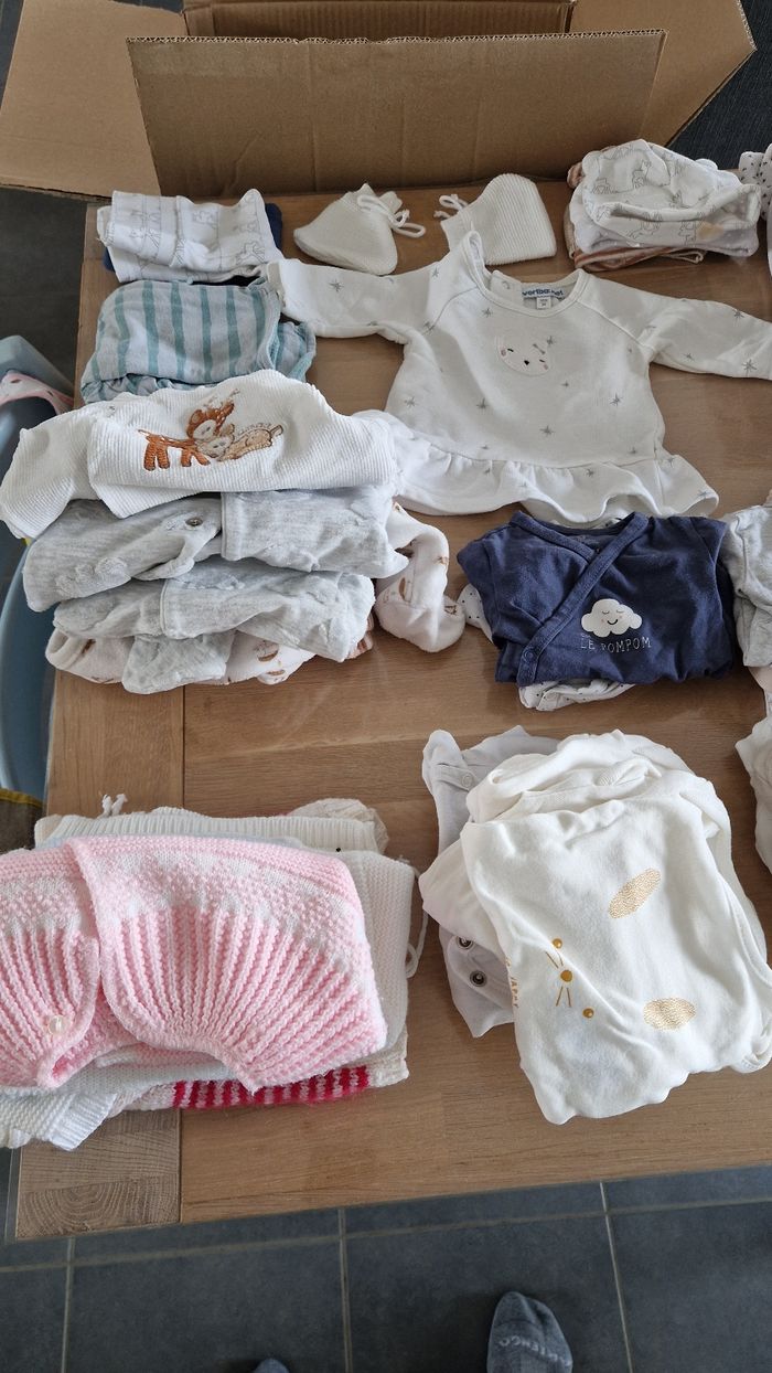 Vêtements bébé 0 et 1 mois - photo numéro 2