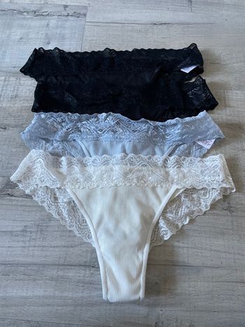 Lot de 4 tanga neuf taille 36